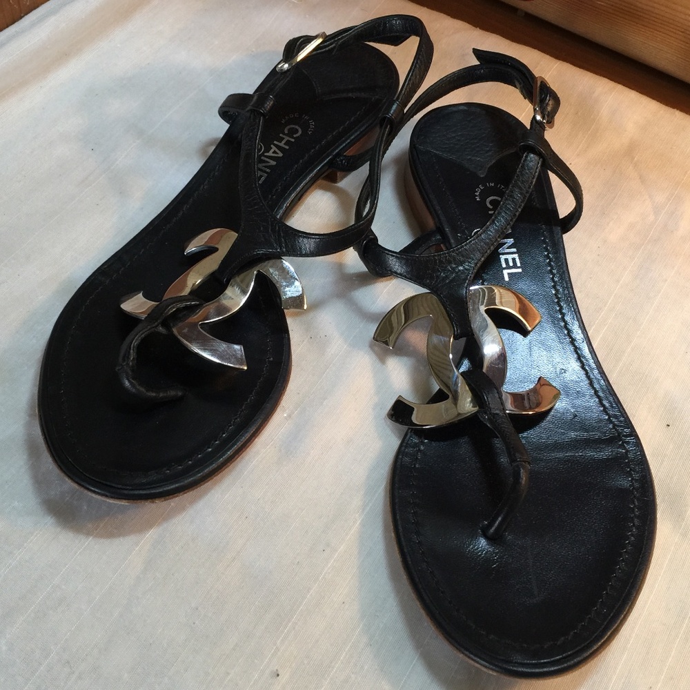 CHANEL BLACK LEATHER THONG SLINBACK SANDAL CC LOGO